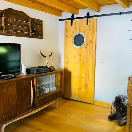 Casa Do Baloico * Janeiro de Baixo